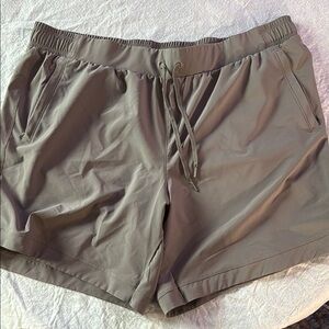 CALIA by Carrie Underwood Gray and Green Athletic Shorts Quick-Dry